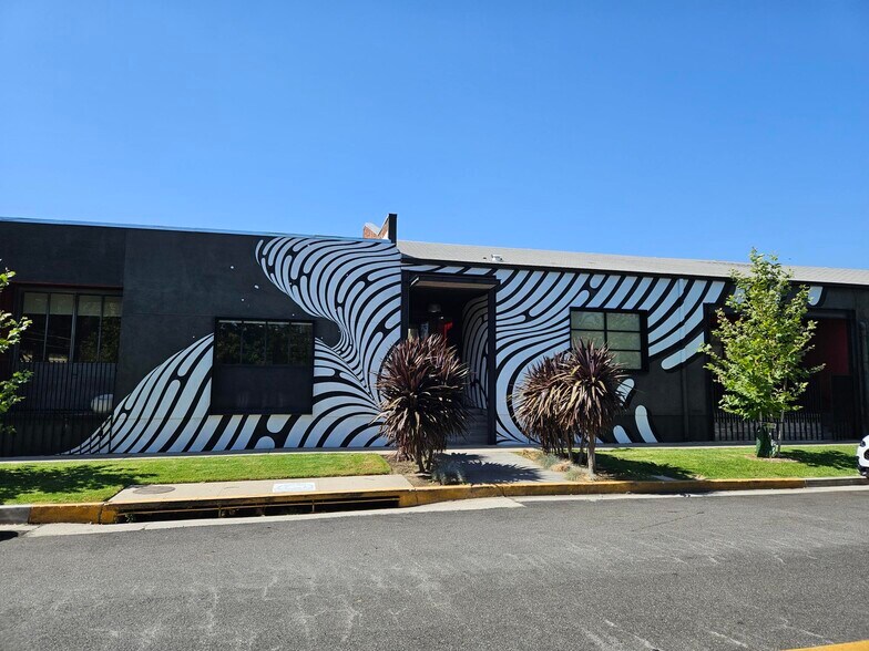 1651 S Central Ave, Glendale, CA à louer - Photo du bâtiment - Image 3 de 9