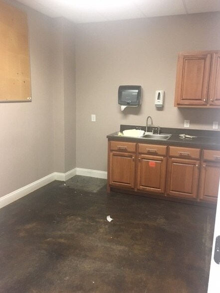 455 E Parkview St, Dyersburg, TN à louer - Photo intérieure - Image 2 de 7