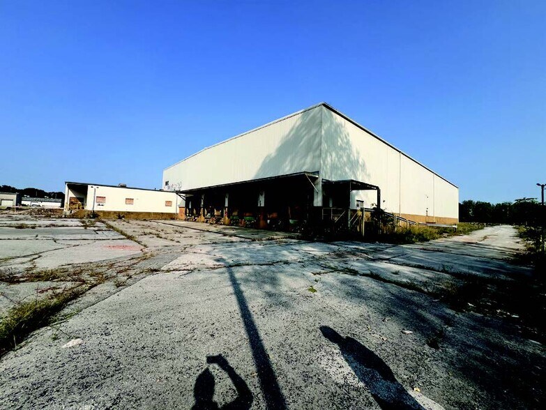 1930 Tremainsville Rd, Toledo, OH à vendre - Photo du bâtiment - Image 2 de 15