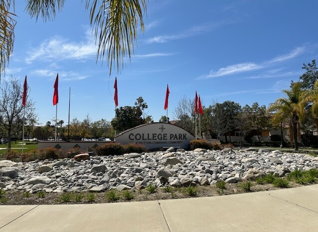 2440 W Arrow Rt, Upland, CA à louer - Photo du bâtiment - Image 3 de 29