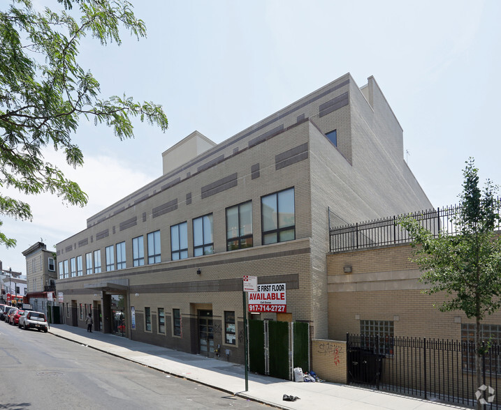 672 Parkside Ave, Brooklyn, NY for sale - Primary Photo - Image 1 of 1