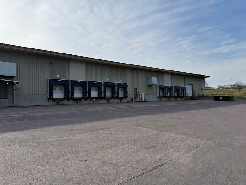 1300 Sauk Ave, Baraboo, WI for lease - Building Photo - Image 3 of 20