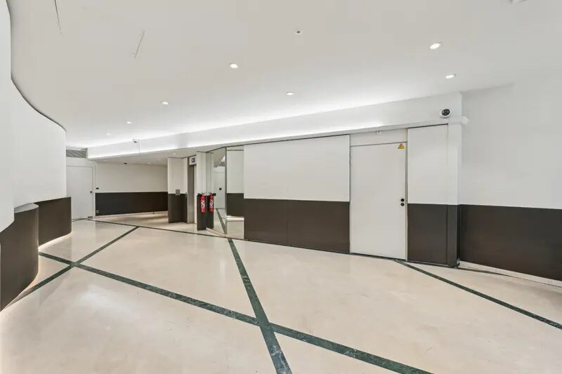 31-39 Rue Du Gouverneur Général Eboué, Issy-les-Moulineaux for lease - Building Photo - Image 3 of 14