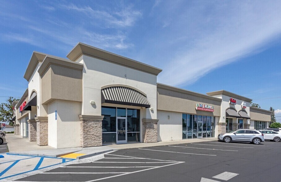 719-783 E Barstow Ave, Fresno, CA for lease - Building Photo - Image 1 of 3