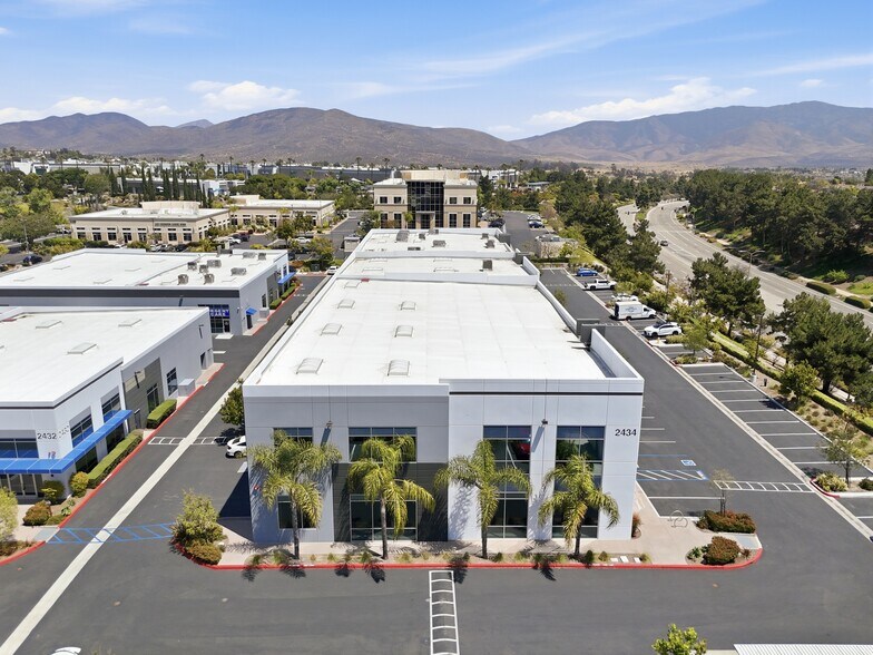 2434 Fenton St, Chula Vista, CA à vendre - Photo du bâtiment - Image 2 de 16