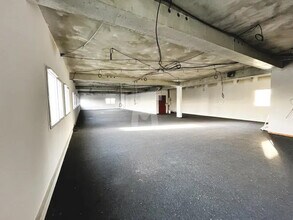 Office in Saint-Michel-sur-Orge for lease Interior Photo- Image 2 of 4