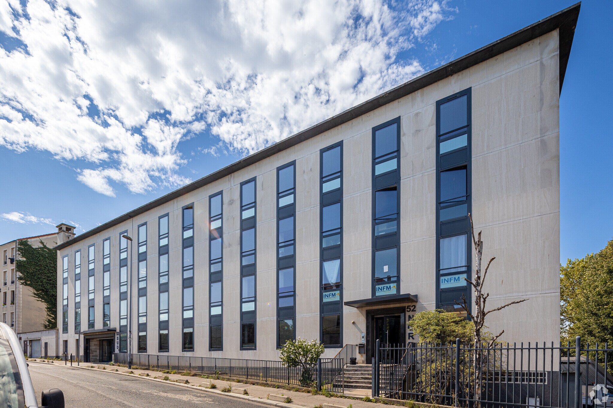 Flex in Saint-Denis for lease Building Photo- Image 1 of 5