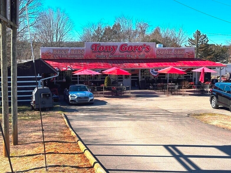 1818 Winfield Dunn Pky, Sevierville, TN for sale - Building Photo - Image 2 of 3