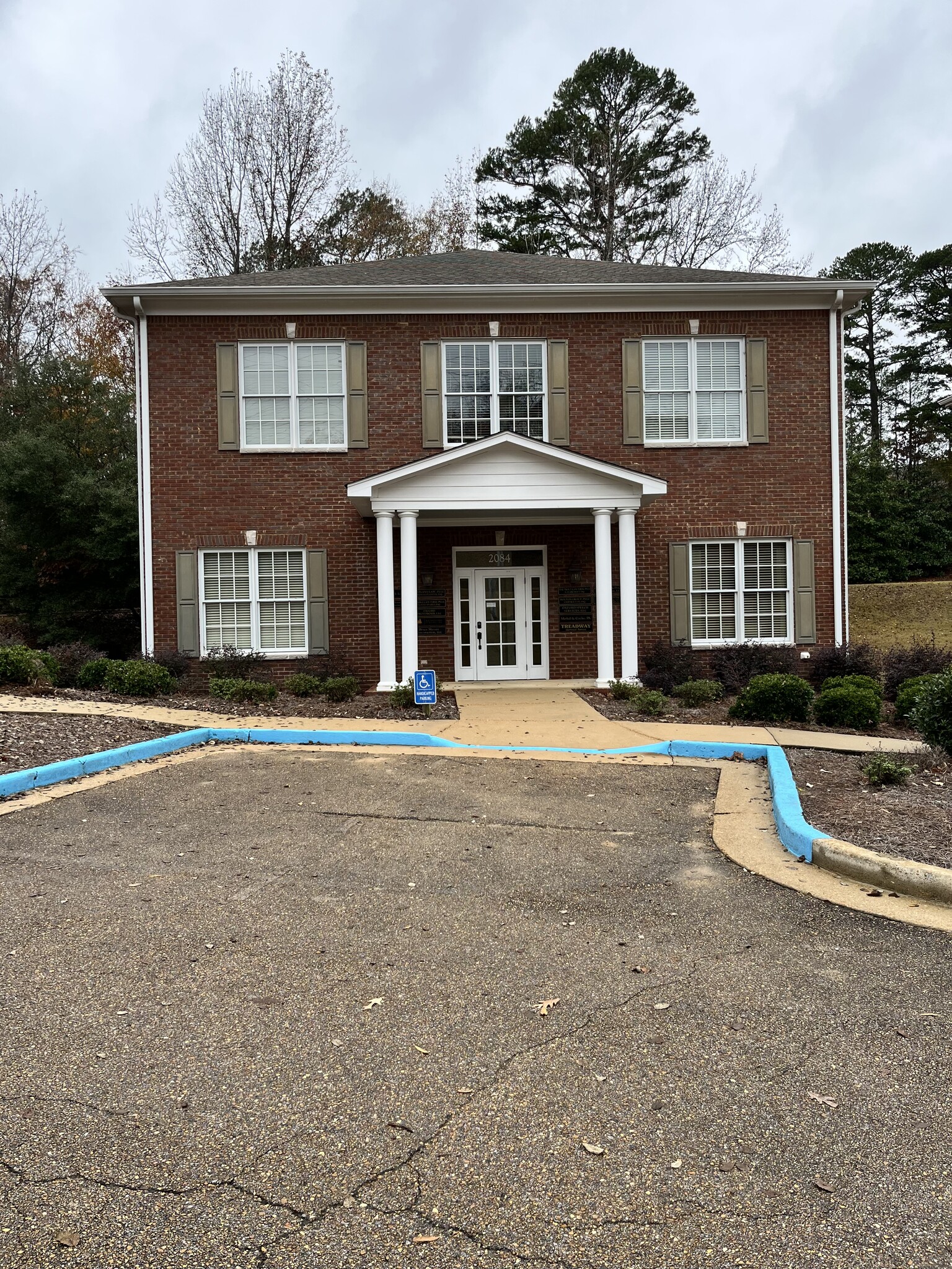 2084 Old Taylor Rd, Oxford, MS for lease Building Photo- Image 1 of 9