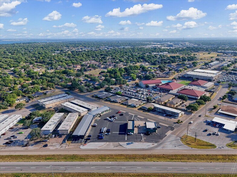 7025-7037 Sanger Ave, Waco, TX for lease - Aerial - Image 2 of 10