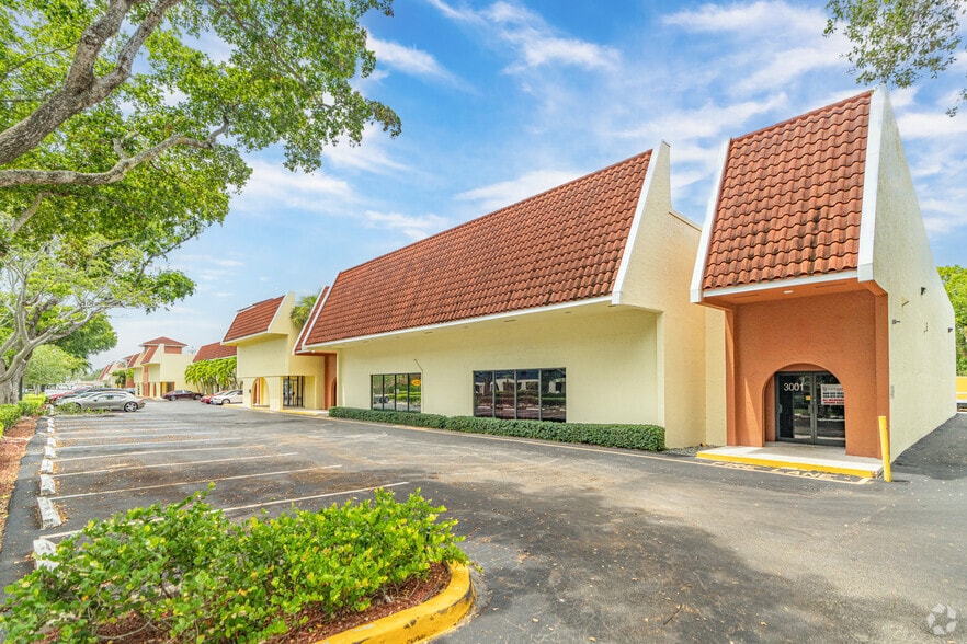3001-3067 NW 60th St, Fort Lauderdale, FL à louer - Photo du bâtiment - Image 2 de 4