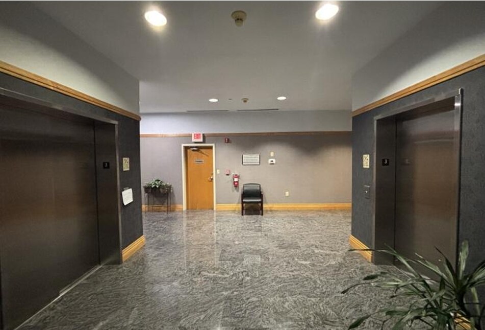 1717 Shipyard Blvd, Wilmington, NC 28403 - Unité 300 - - Photo intérieure - Image 2 of 9