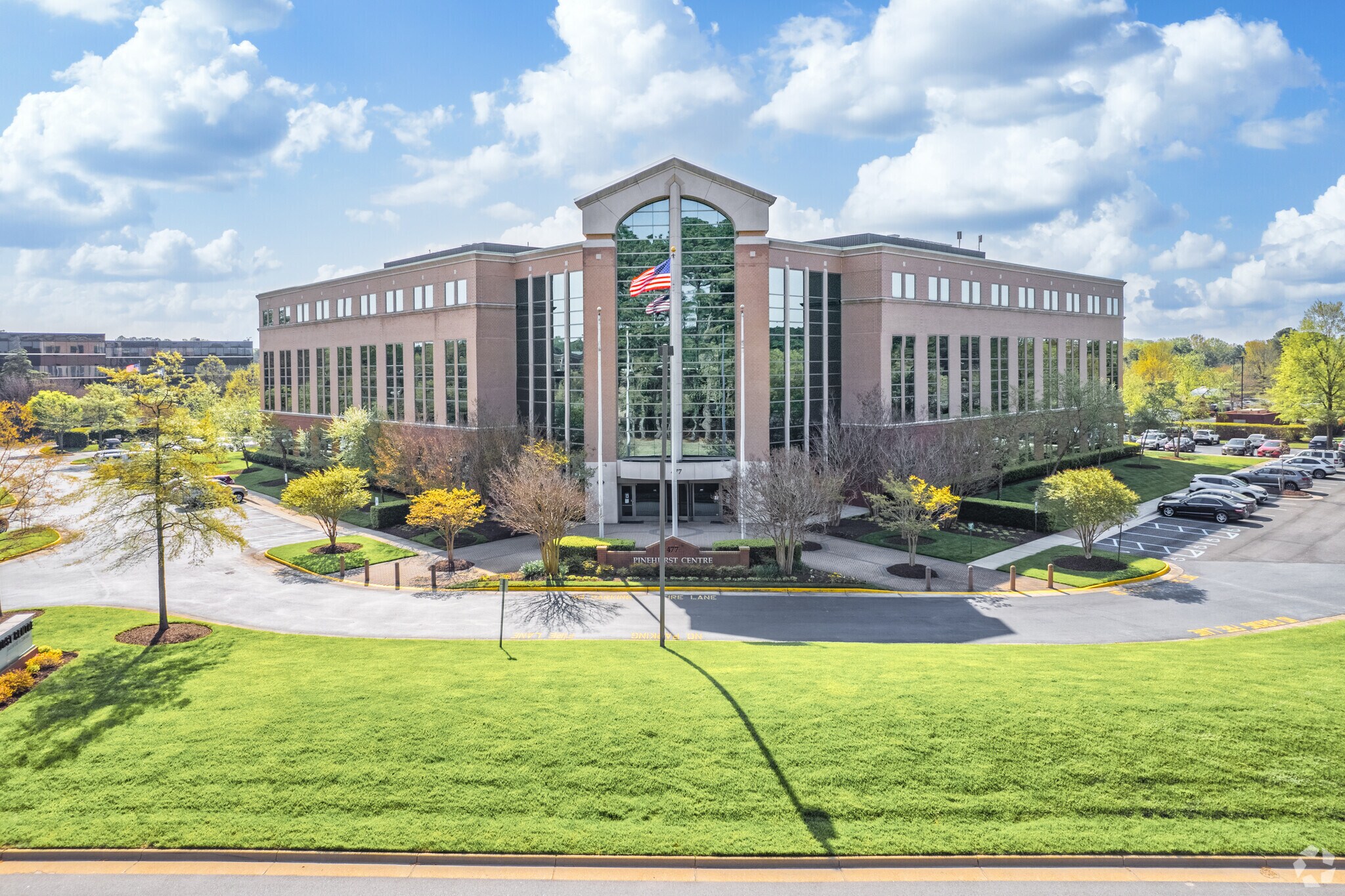 477 Viking Dr, Virginia Beach, VA à louer Photo principale- Image 1 de 9