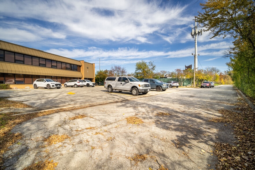 800 S Milwaukee Ave, Wheeling, IL for lease - Building Photo - Image 3 of 15