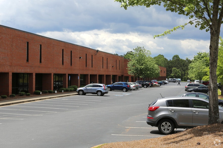 110 Londonderry Ct, Woodstock, GA for lease - Building Photo - Image 3 of 5