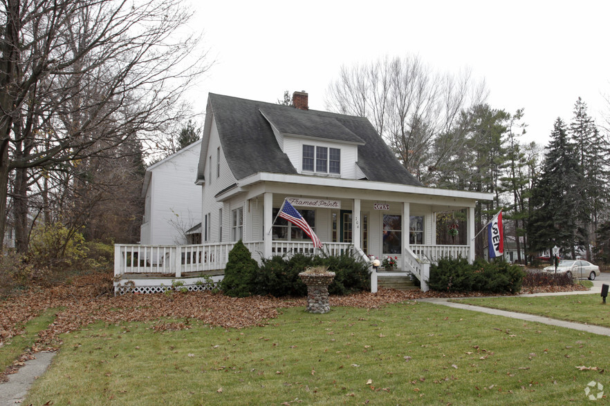 704 E Savidge St, Spring Lake, MI for sale - Primary Photo - Image 1 of 2