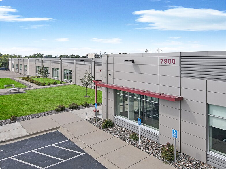 7900 Chicago Ave, Bloomington, MN à vendre - Photo du bâtiment - Image 2 de 22