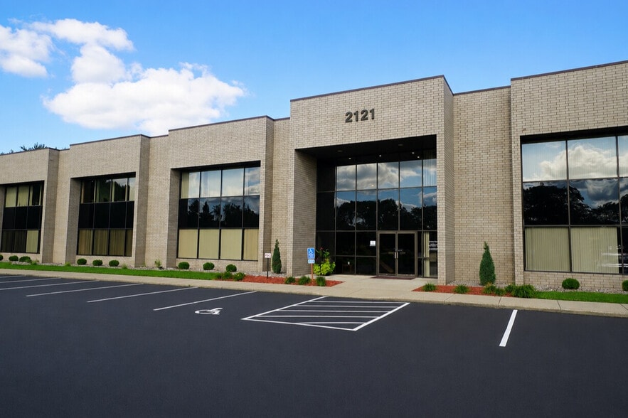 2121 Cliff Dr, Eagan, MN for lease - Building Photo - Image 2 of 18