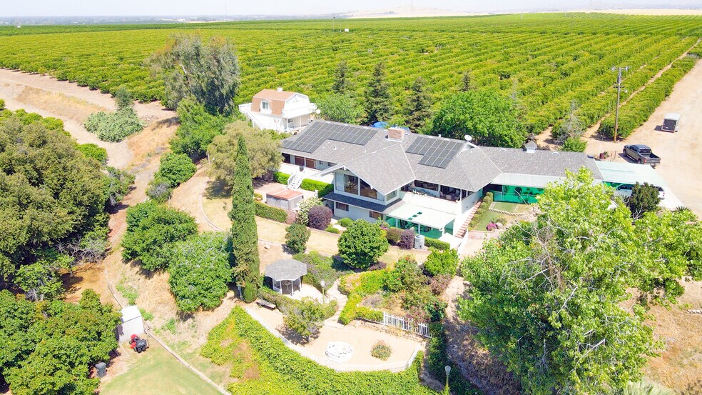 19716 E Trimmer Springs Rd, Sanger, CA à vendre - Photo du bâtiment - Image 2 de 14