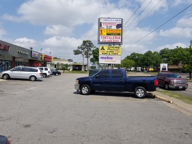 More details for 1333 Gessner Rd, Houston, TX - Retail for Lease