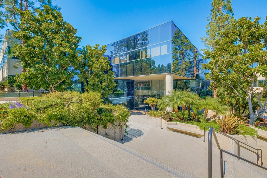 27001 Agoura Rd, Calabasas, CA à louer - Photo du bâtiment - Image 1 de 9