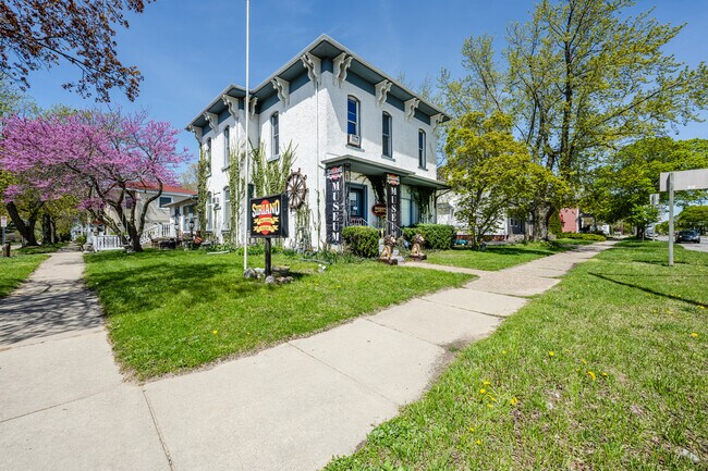 More details for 922 Main St, Saint Joseph, MI - Retail for Sale