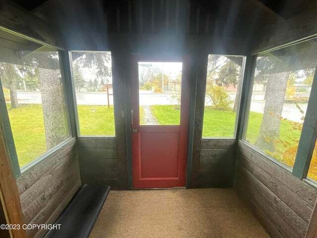 213 W Fireweed Ln, Anchorage, AK à vendre - Photo intérieure - Image 2 de 14