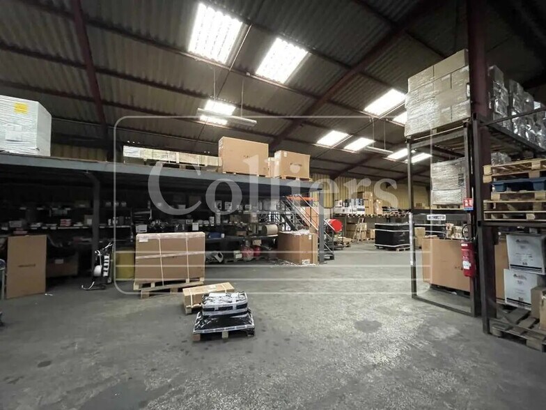 Office in Marignane for lease - Building Photo - Image 2 of 8