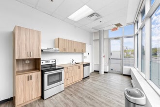 1155 Rue Saint-Charles O, Longueuil, QC for lease Interior Photo- Image 2 of 18
