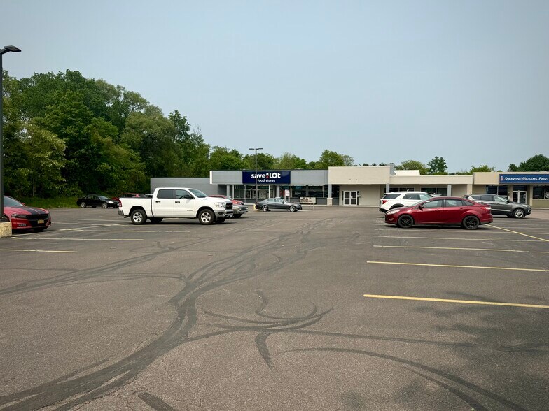 1111-1121 NY-222 Rt, Cortland, NY à louer - Photo du bâtiment - Image 3 de 5