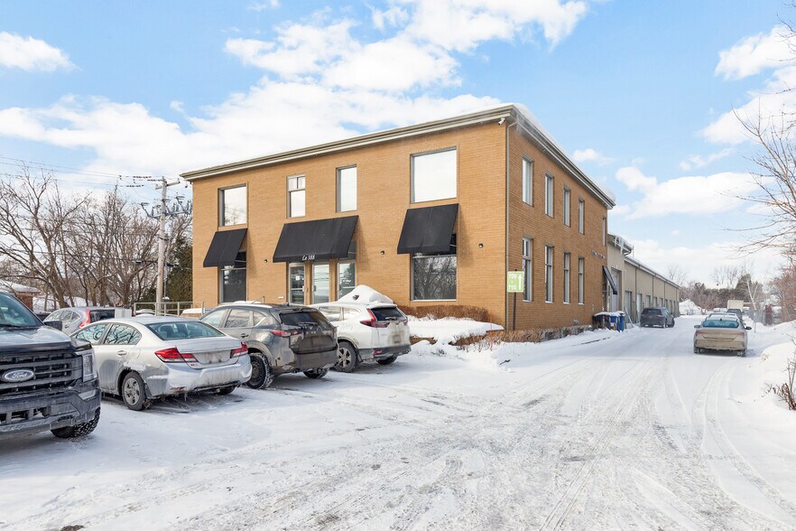 388 Rue Blainville E, Ste-Thérèse, QC for lease - Building Photo - Image 2 of 5