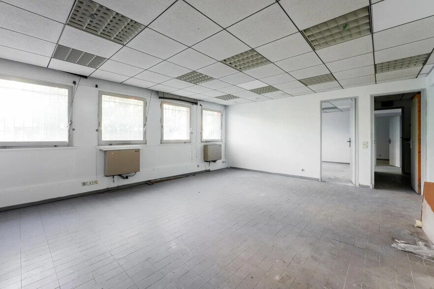 Office in Aix-en-Provence for lease - Interior Photo - Image 3 of 6