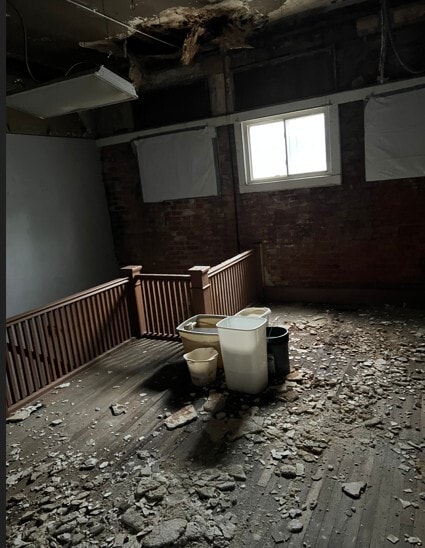 22 N Saginaw St, Pontiac, MI for sale - Interior Photo - Image 2 of 8