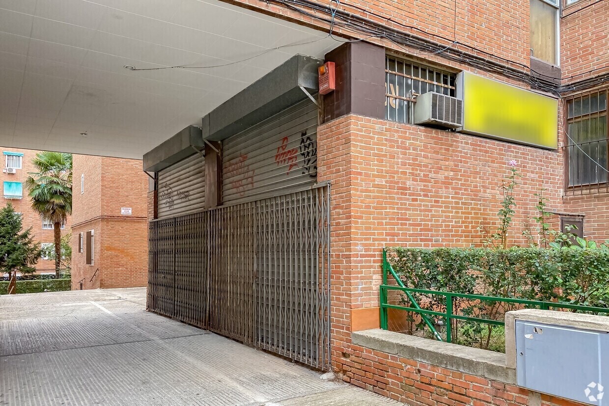 Retail in Madrid, Madrid for lease Interior Photo- Image 1 of 1