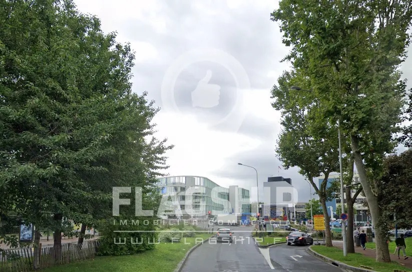 Office in Créteil for lease - Building Photo - Image 3 of 3