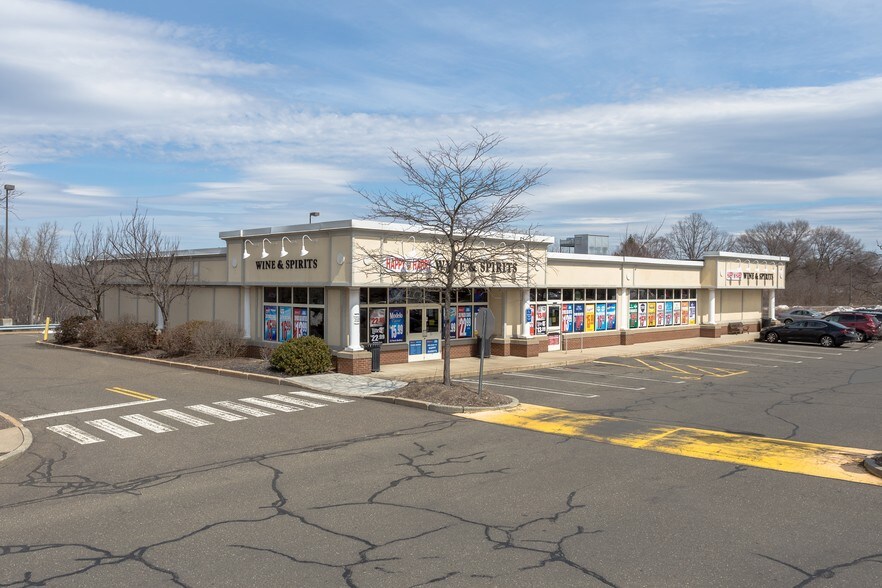 747 Pine St, Bristol, CT à louer - Photo du bâtiment - Image 3 de 7