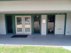 200 Mariners Plaza Dr, Mandeville, LA à louer Photo du bâtiment- Image 1 de 16