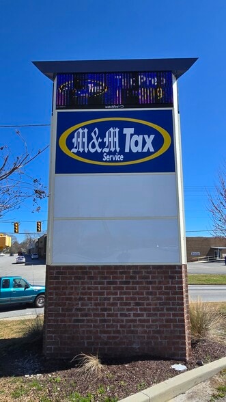 3003 S Main St, Anderson, SC à louer - Photo du bâtiment - Image 3 de 6