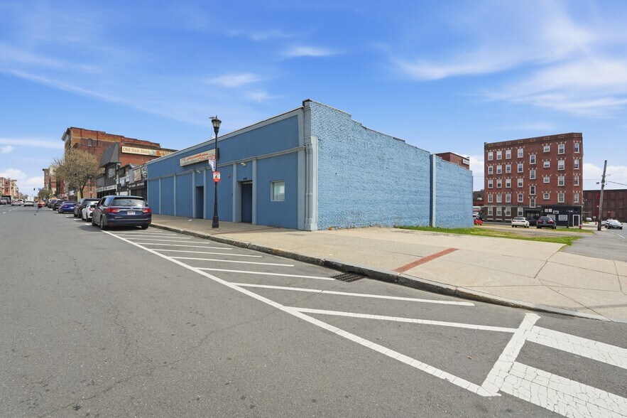 434-440 High St, Holyoke, MA à vendre - Photo du bâtiment - Image 3 de 11