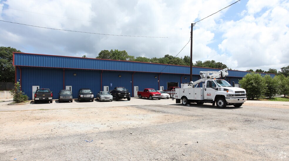 270 Fairview Rd, Ellenwood, GA à louer - Photo du bâtiment - Image 2 de 2