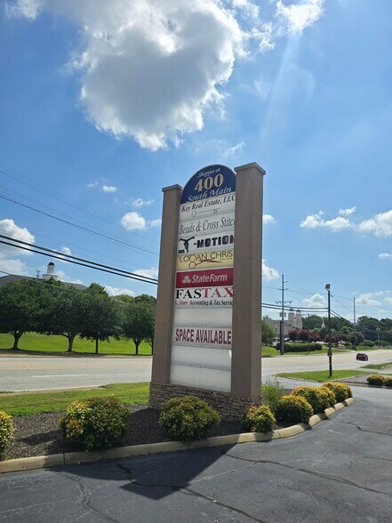 400 S Main St, Mauldin, SC à louer - Photo du bâtiment - Image 2 de 4
