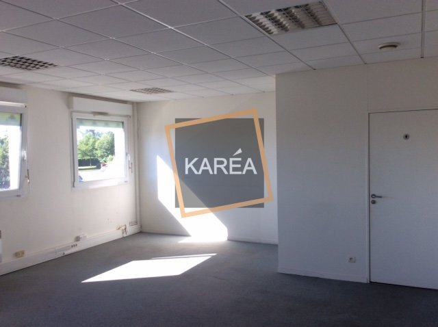 Office in Magny-le-Hongre for lease Building Photo- Image 1 of 6