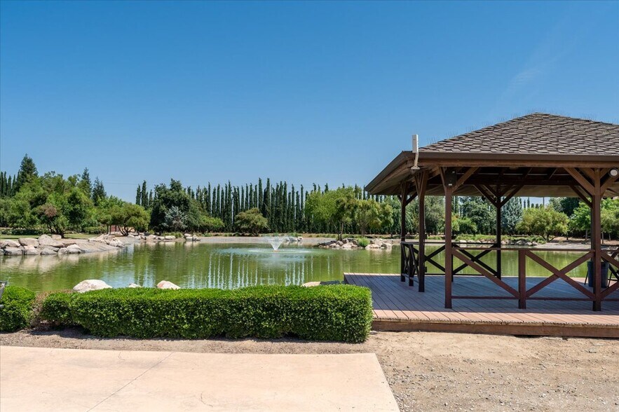 13715 E Nebraska Ave, Kingsburg, CA à vendre - Photo du bâtiment - Image 3 de 37