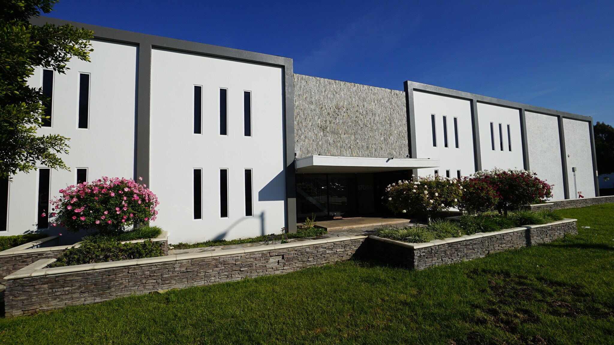 17055 E Gale Ave, City of Industry, CA à louer Photo principale- Image 1 de 14