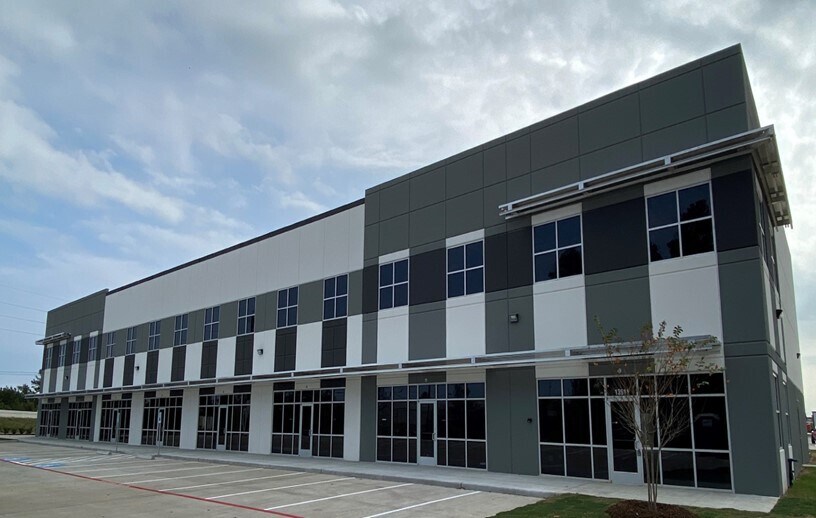 13911 Service Center Dr, Tomball, TX à louer Photo principale- Image 1 de 9