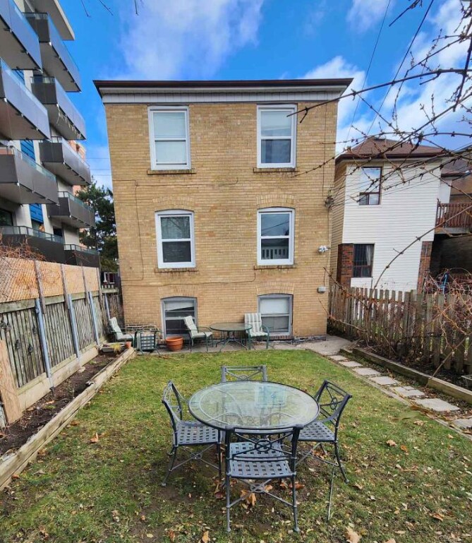 150 Vaughan Rd, Toronto, ON à vendre Photo principale- Image 1 de 1