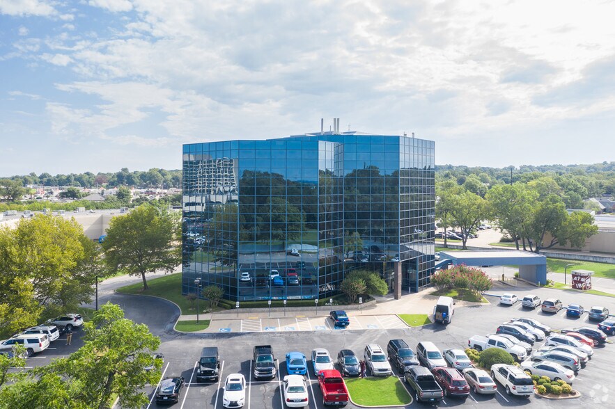 2250 E 73rd St, Tulsa, OK à louer - Photo du bâtiment - Image 2 de 8