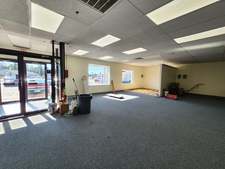 705-709 Milford Rd, Merrimack, NH à louer - Photo du bâtiment - Image 3 de 27