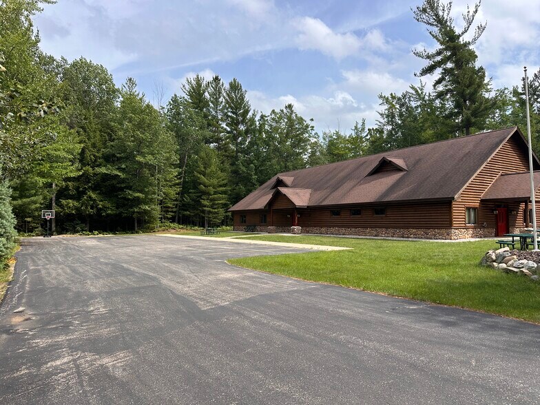 1499 Business Park Dr, Traverse City, MI à vendre - Photo du bâtiment - Image 3 de 19