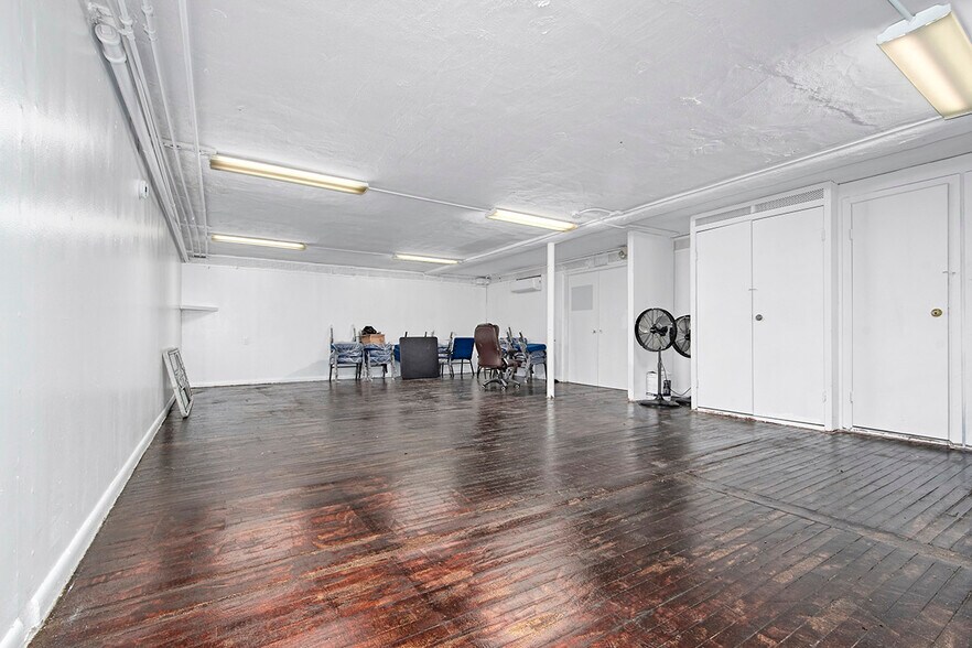 3243 Ampere Ave, Bronx, NY à vendre - Photo du bâtiment - Image 3 de 24